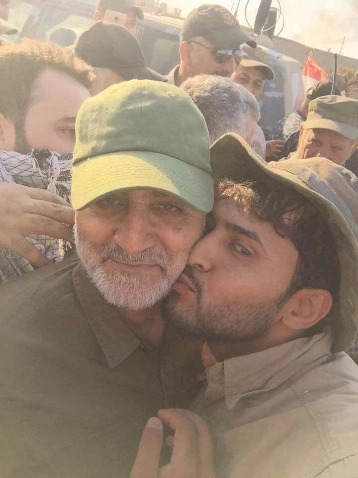 امروز: سلفی رزمنده عراقی با سردار قاسم سلیمانی در خطوط اول میدان نبرد عملیات بازپس گیری فلوجه